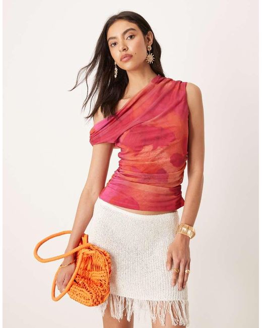 Blusa Fruncida Con Estampado Floral Psicodélico Y Escote Bardot De Mango de color Red