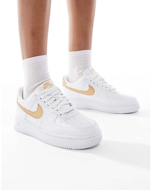 Zapatillas De Deporte Blancas Y Doradas Air Force 1 '07 Nn De Nike de color White