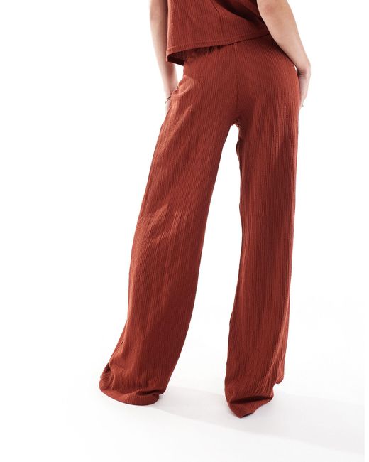 Pantalon droit d'ensemble en maille texturée Mango en coloris Red