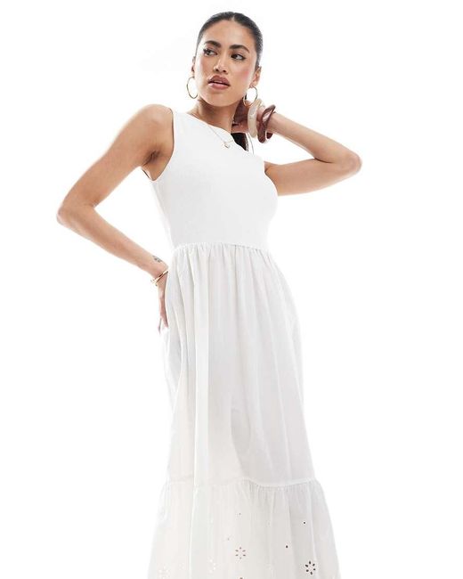 Vestido Midi Con Espalda De Nadadora Y Bordados De Canalé De New Look de color White