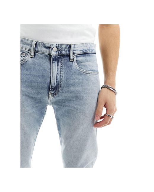 Jeans slim affusolati lavaggio chiaro di Calvin Klein in Blue da Uomo