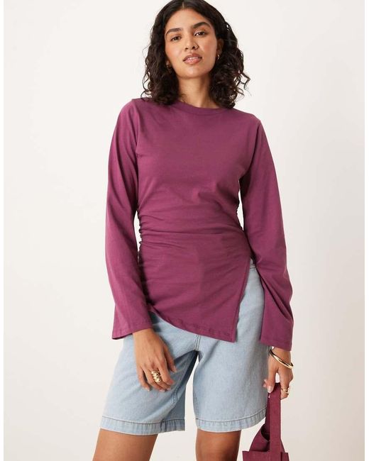 Top A Maniche Lunghe Color Fico Con Arricciatura Laterale E Fondo Asimmetrico di ASOS in Purple