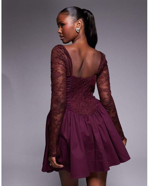 Vestido Corto Color Baya Estructurado Con Volante En El Bajo Y Manga Fruncida De Encaje Transparente De -Rojo ASOS de color Purple