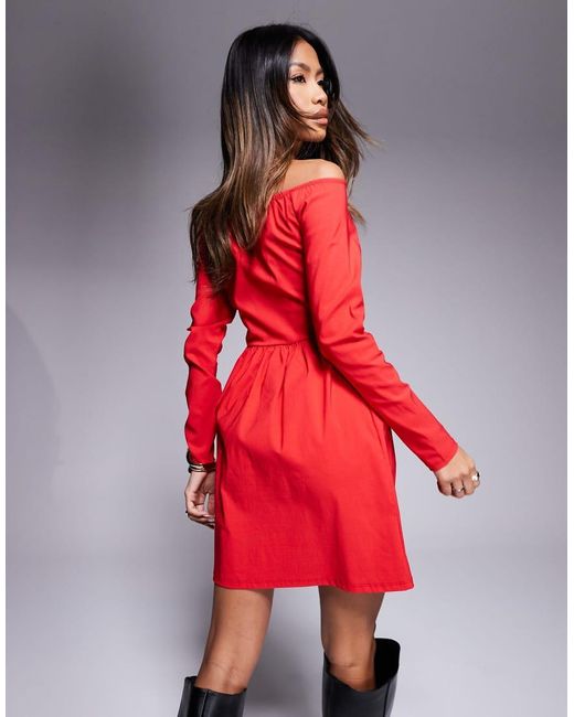 Vestido Corto Con Escote Corazón De ASOS de color Red