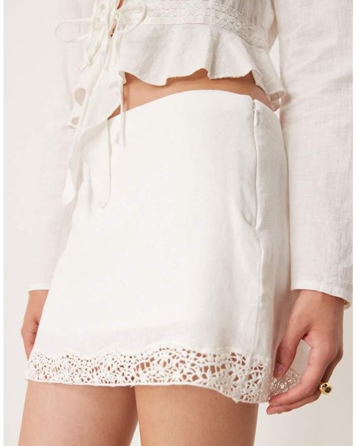 Abercrombie & Fitch Natural Mid Rise Lace Trim Mini Skort