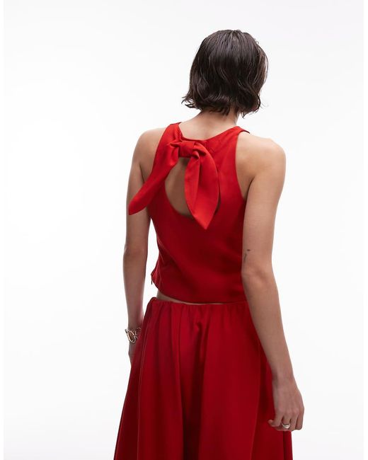 Mango Top Met Strikdetail En Open Rug in het Red