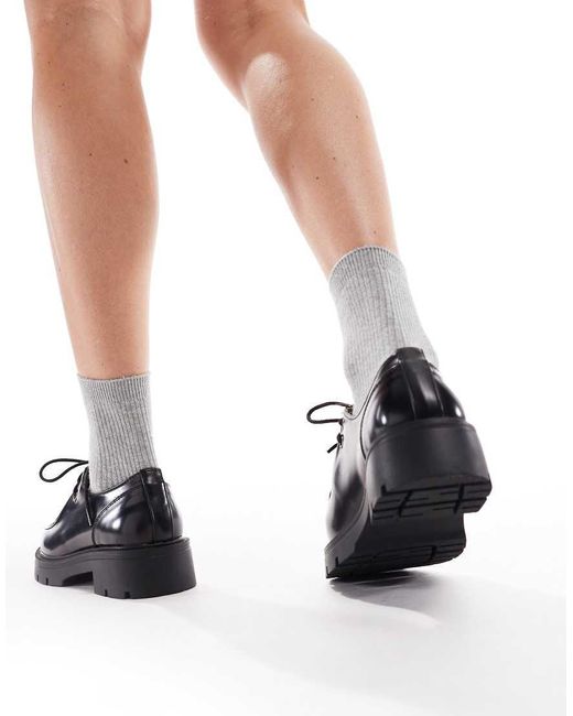 Zapatos Negros Con Suela Gruesa Y Cordones Alfa De SEQWL de color Black
