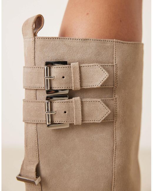 Crest - bottes hauteur genou style motard en daim avec détail harnais - taupe ASOS en coloris Natural
