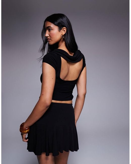 Crop top dos-nu près du corps d'ensemble ASOS en coloris Black