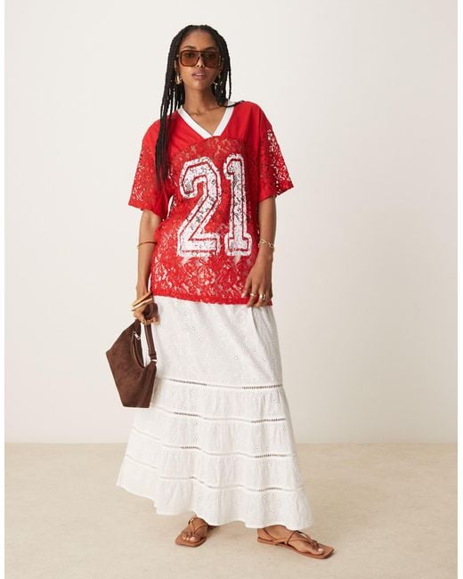 ASOS Red – es oversize-t-shirt im fußball-look aus spitze mit "21"-grafikprint