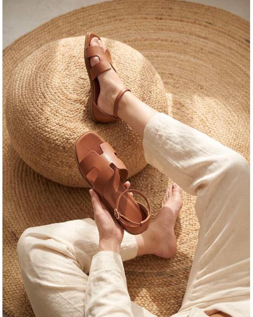 SEQWL Brown Casual Flat Sandals With Ankle Strap Closure