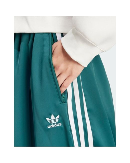 Adidas Originals Green – jogginghose aus em satin mit weitem bein