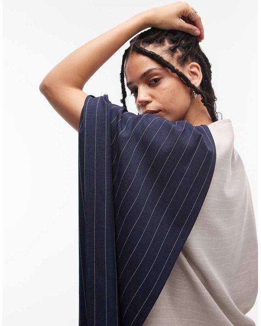 Top Azul Marino Drapeado Con Raya Diplomática Y Detalle De Capa De ASOS de color Blue