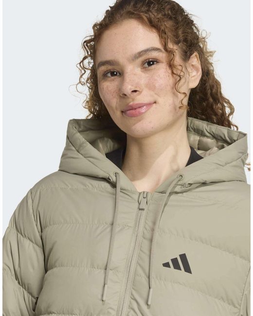 Adidas Originals Natural – essentials – leichter daunenparka mit climawarm-technologie, kapuze und 3-streifen