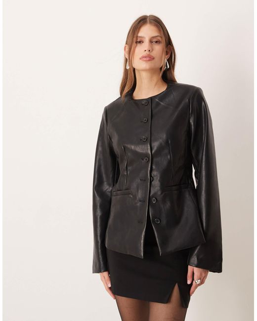 Blazer structuré en pu Gina Tricot en coloris Black