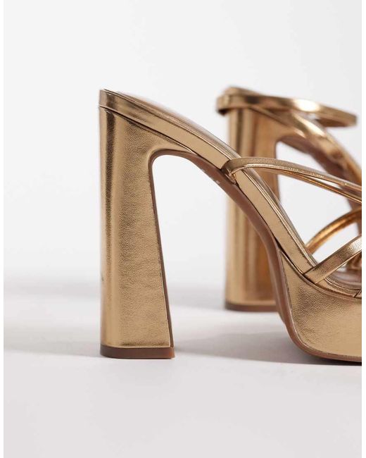 Nancy di ASOS in Metallic