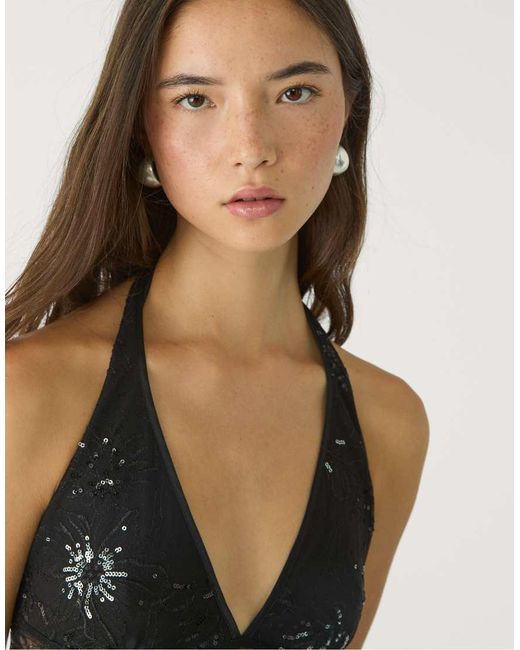 Top Allacciato Al Collo Con Paillettes Ricamate di Stradivarius in Blue