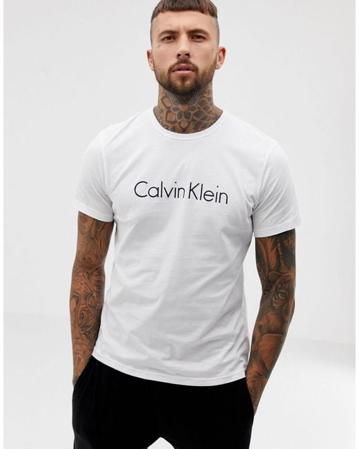 antepasado El uno al otro Prohibir Camiseta Calvin Klein de hombre de color Blanco | Lyst