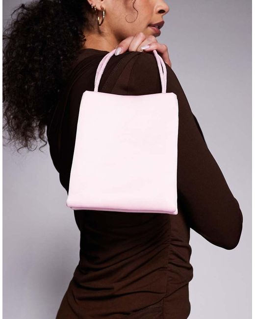 Mango Featuring Kaia Gerber in het Black