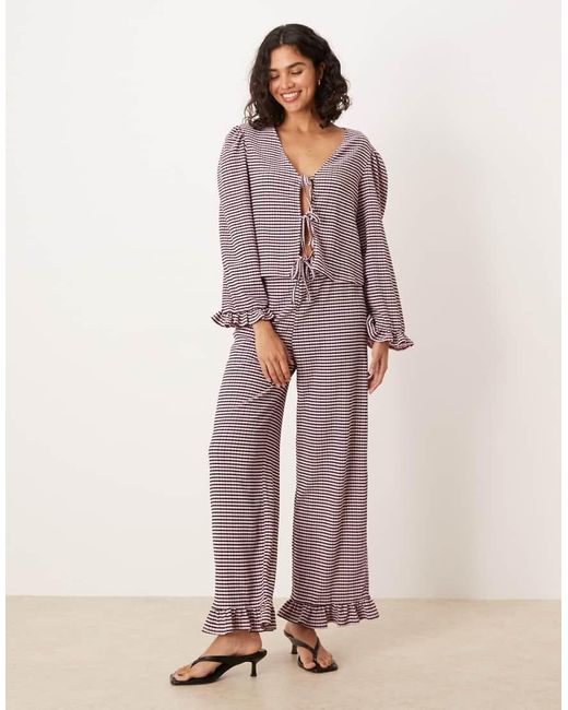 Pantalones De Pernera Ancha A Cuadros Negros Y Rosas Con Volante En Los Bajos De (Parte De Un Conjunto) ASOS de color Pink