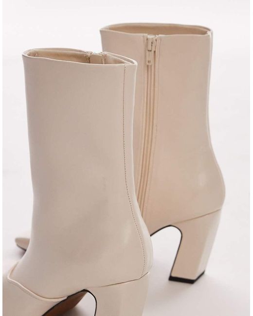 Botines Blancos Con Tacón De Bloque En Ángulo Nyla De TOPSHOP de color Natural