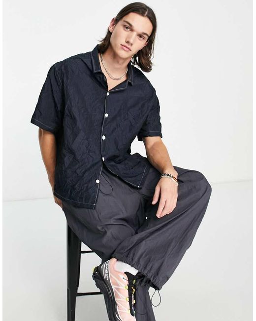 Camisa Negra De Corte Skater Con Pespuntes En Contraste Y Acabado Rugoso De Satén De Collusion de hombre de color Blue