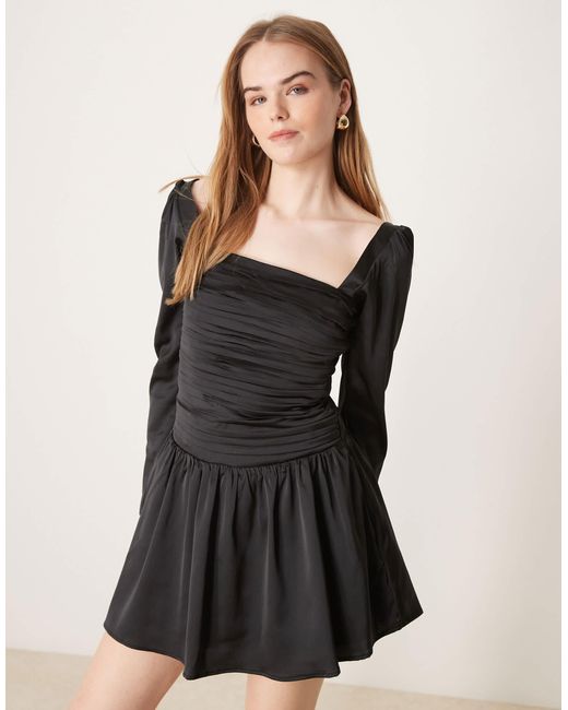 Abercrombie & Fitch Natural – langärmliges mini-partykleid aus satin