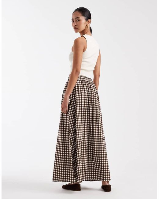 Gonna Lunga Svasata di Threadbare in White
