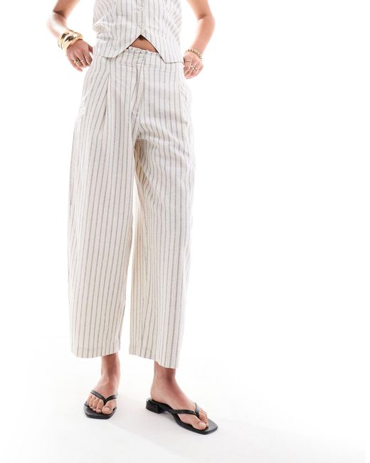 Pantalon ample en lin à rayures et ourlet effiloché ASOS en coloris White