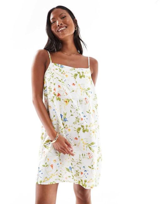 Vestito Corto Con Spalline Sottili E Scollo Squadrato A Fiori di Vero Moda in White