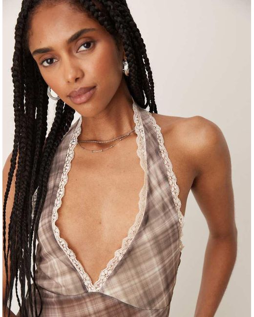 Top Marrón A Cuadros De Malla Con Cuello Halter Escotado Y Ribete De Encaje De ASOS de color Brown