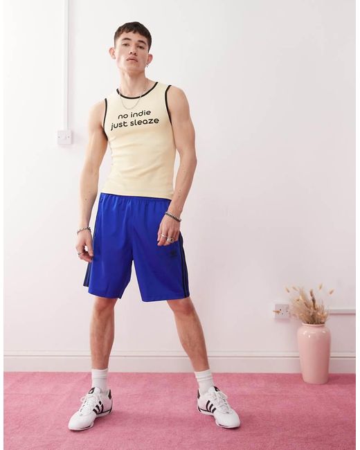 Camiseta Amarilla Ajustada Sin Mangas Para Festivales Con Texto "Indie Sleaze De Collusion de hombre de color Natural