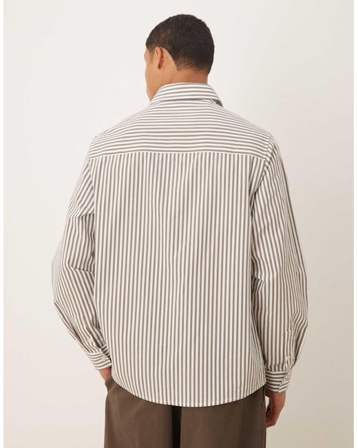 ASOS – braun gestreiftes relaxed-fit-hemd aus popeline mit stickerei auf der brust in Natural für Herren