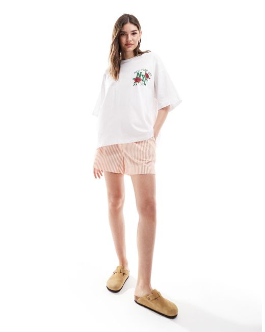 T-shirt oversize bianca con grafica "nyc" con rose di ASOS in White