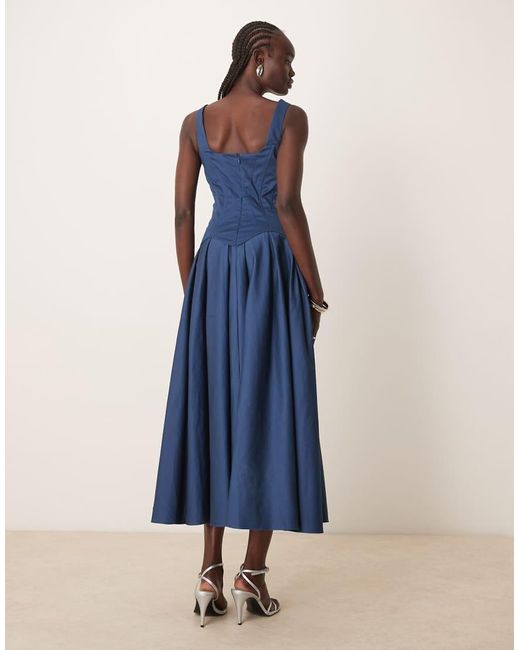 Vestido Vaquero Midi Azul Oscuro Estructurado Con Diseño Estilo Corsé Y Falda De Corte Amplio De ASOS de color Blue