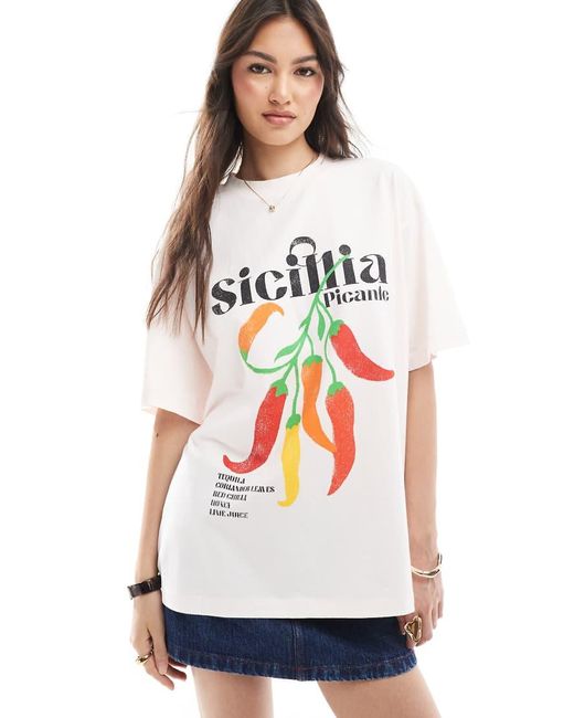 Camiseta Con Estampado Gráfico De Guindilla Y Texto "Sicillia" De ASOS de color White