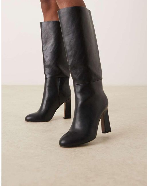 Carly di ASOS in Black