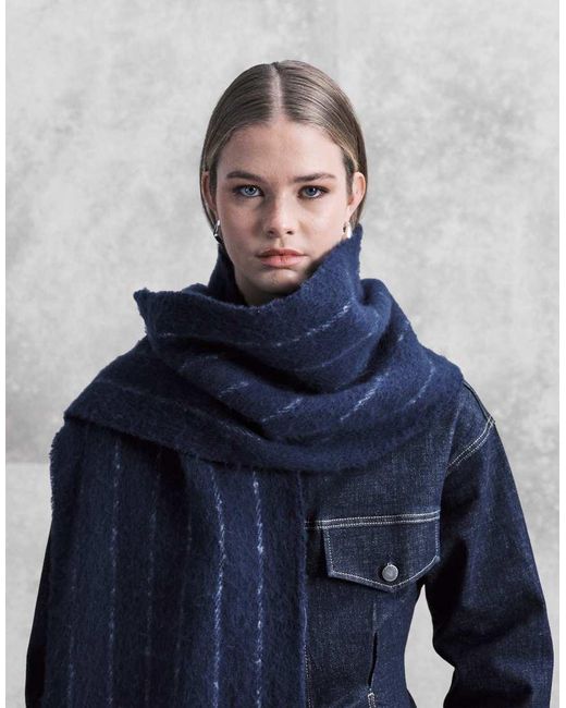Sciarpa Soffice A Righe E Grigie di ASOS in Blue
