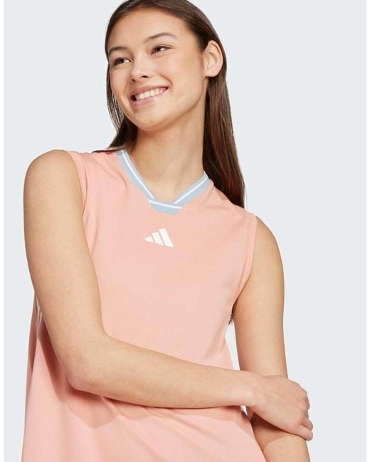 Adidas Pink – tiro cut – langes kleid aus weichem netzstoff