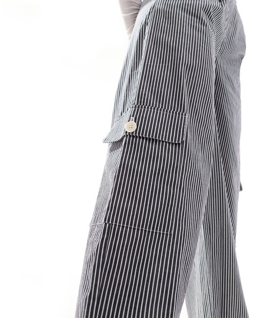 Pantaloni cargo a fondo ampio grigio scuro con motivo gessato di Reclaimed (vintage) in Gray
