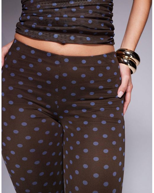 Exclusivité - pantacourt d'ensemble près du corps à taille haute en tulle double épaisseur à pois - bleu/chocolat Kaiia en coloris Purple