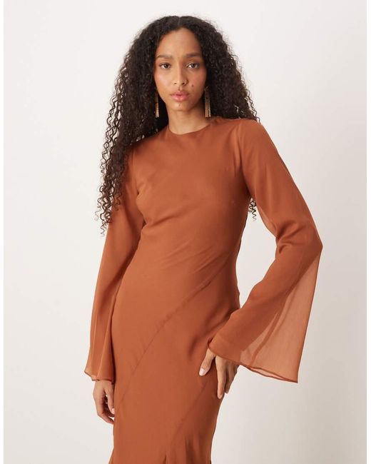 Vestido Largo Color Óxido Oscuro Con Mangas Acampanadas De -Caoba ASOS de color Brown
