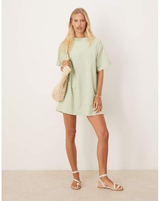 Vestido Corto Verde Estilo Camiseta Extragrande Con Diseño Estructurado De ASOS de color Natural
