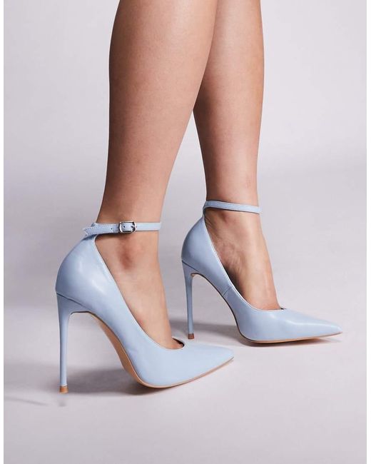 Zapatos De Tacón Alto Con Diseño Atado A La Pierna Chantilly De Public Desire de color White