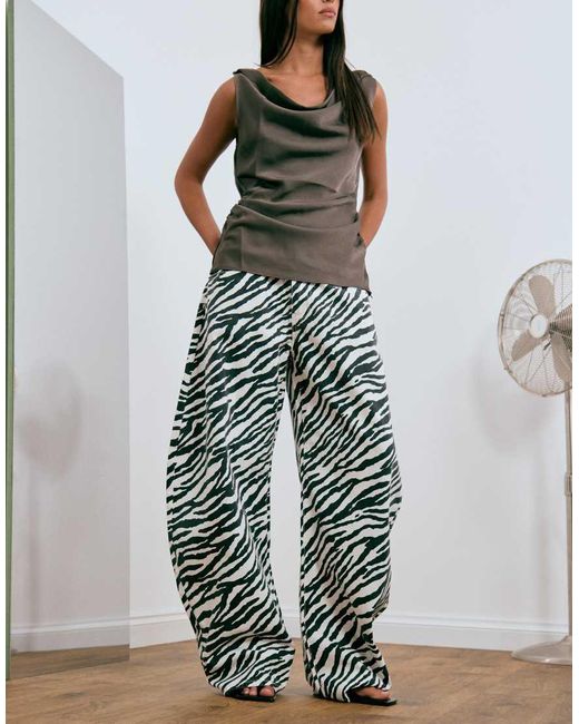 Lioness Blue Exclusive Horseshoe Barrel Leg Jeans