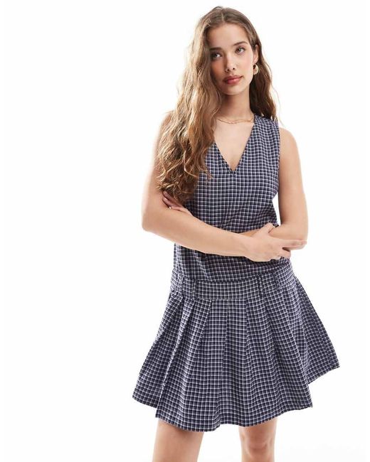 ONLY Geplooide Mouwloze Mini Jurk Met Verlaagde Zoom in het Blue