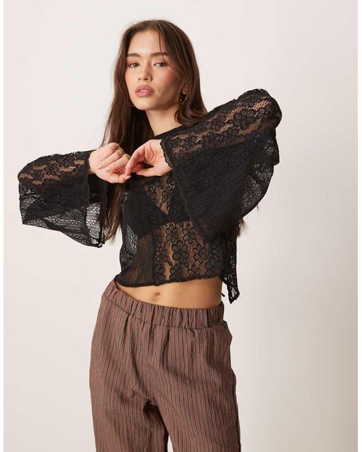 Top 2 En 1 De Manga Larga Acampanada Con Lazadas En La Espalda De Encaje De ASOS de color Black