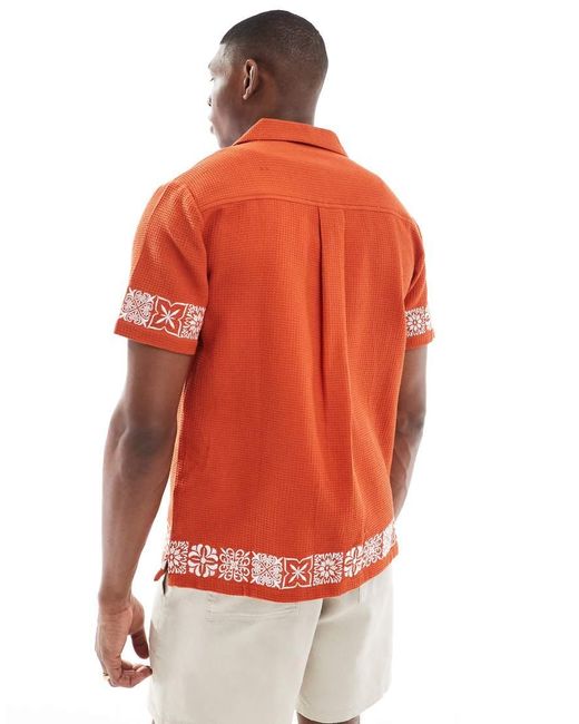 Camicia Ricamata Rossa Slavata A Nido D'Ape Con Ricami di Native Youth in Red da Uomo