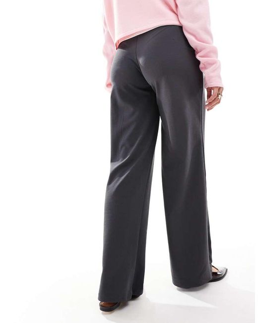 Pantaloni A Fondo Ampio Grigi Con Pieghe Sul Davanti di Vero Moda in Gray