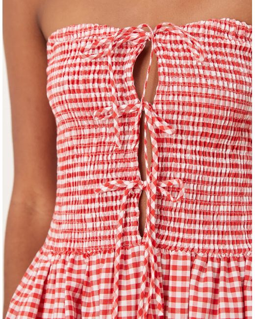 ASOS Pink – trägerloses maxikleid mit -weißen vichy-karos, gesmoktem oberteil und bindedetail